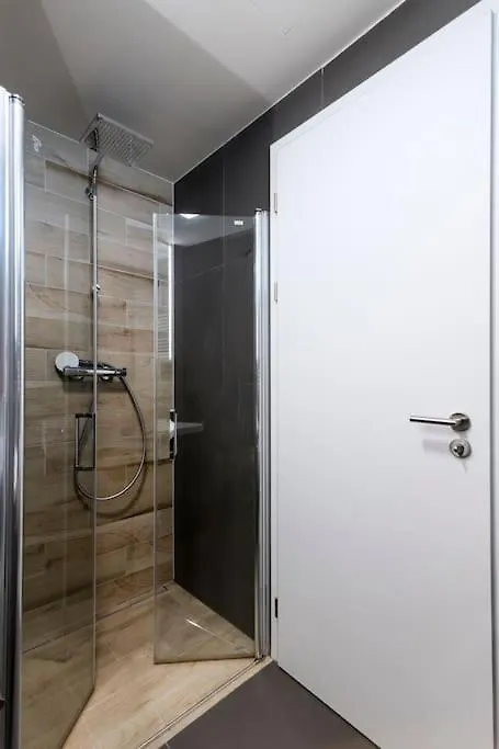 Spacious Top Floor Flat, Air Conditioning, Free Parking, 200Mb Wifi Prag