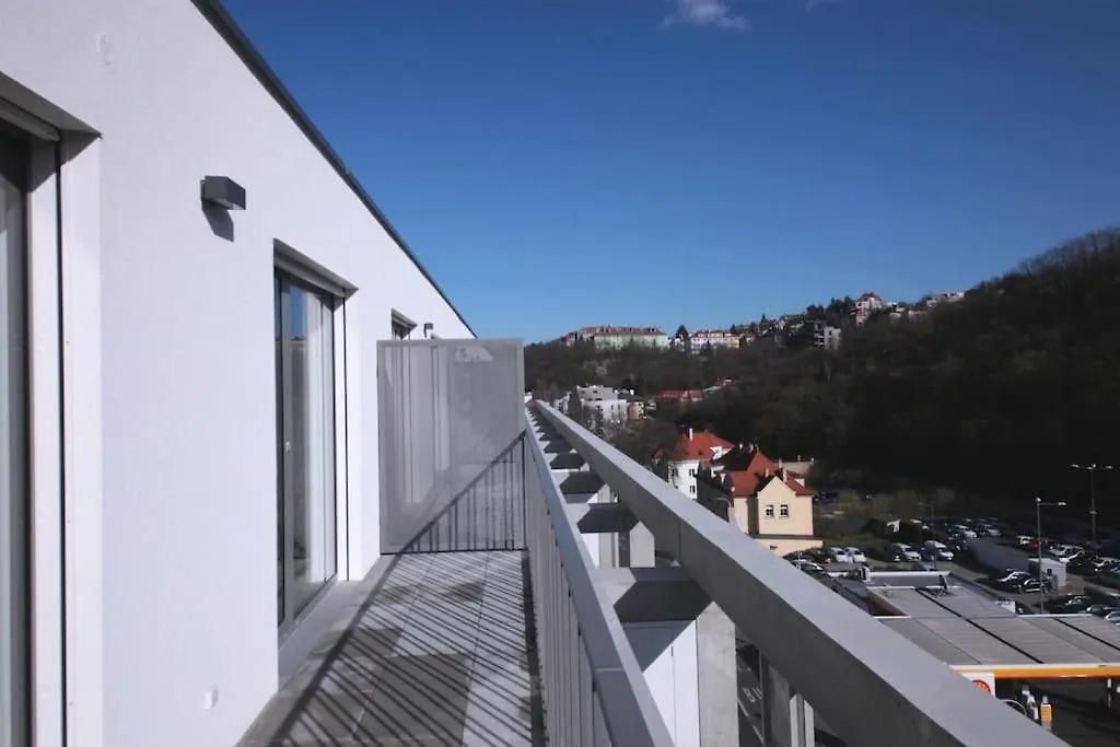 Spacious Top Floor Flat, Air Conditioning, Free Parking, 200Mb Wifi Prague Apartment