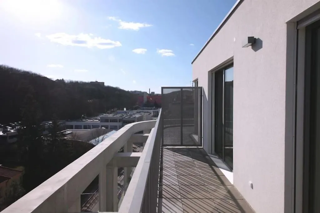 Apartment Spacious Top Floor Flat, Air Conditioning, Free Parking, 200Mb Wifi Prague