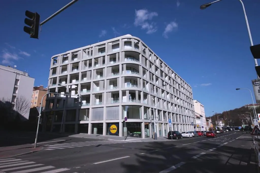 Spacious Top Floor Flat, Air Conditioning, Free Parking, 200Mb Wifi Prague 0*,