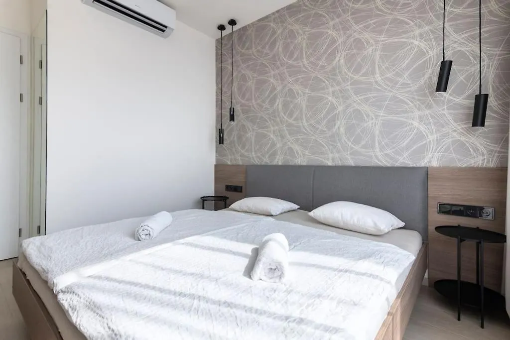Spacious Top Floor Flat, Air Conditioning, Free Parking, 200Mb Wifi Prague