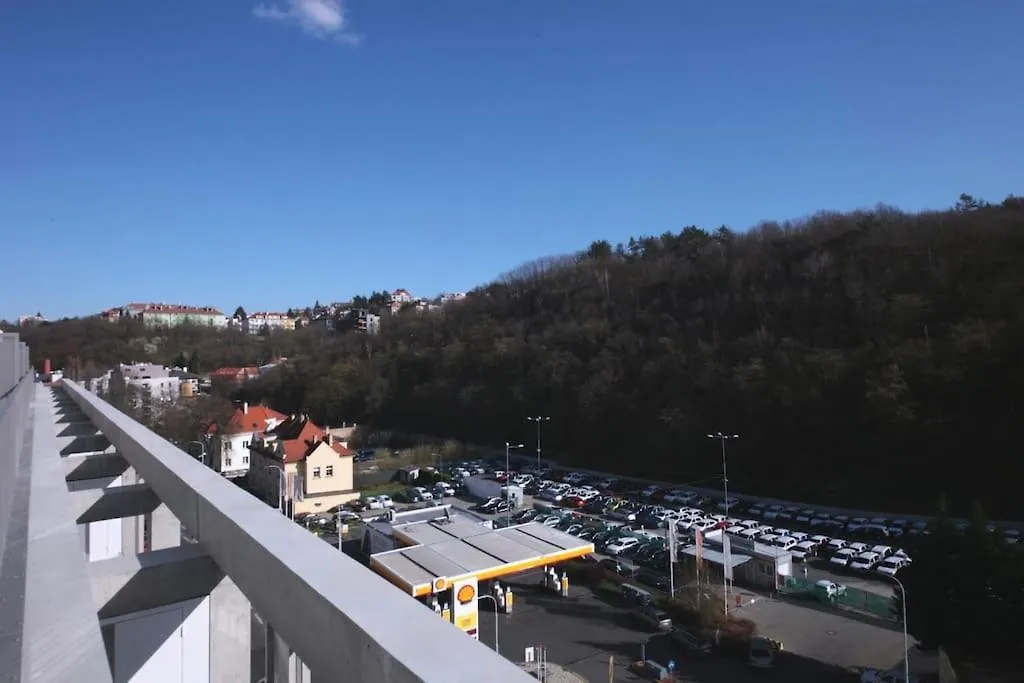 Spacious Top Floor Flat, Air Conditioning, Free Parking, 200Mb Wifi Prague Apartment