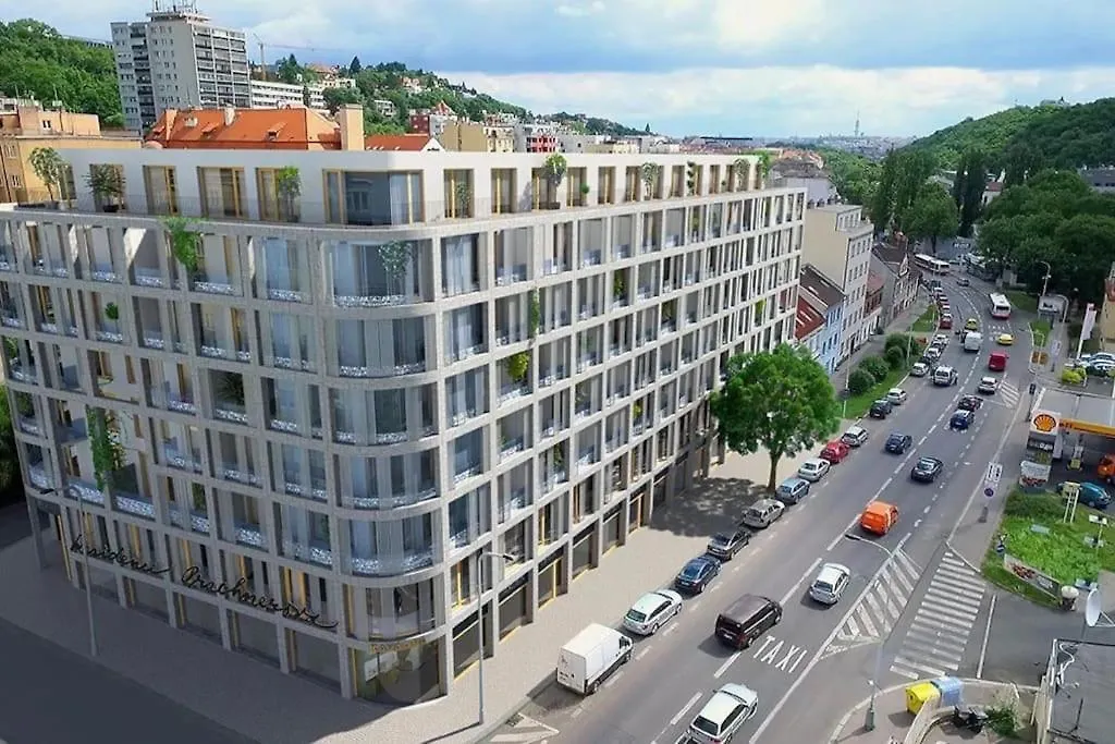 Spacious Top Floor Flat, Air Conditioning, Free Parking, 200Mb Wifi Prague Apartment