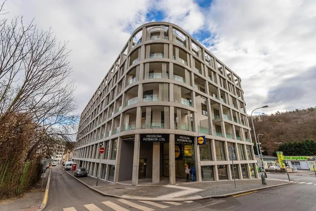 Spacious Top Floor Flat, Air Conditioning, Free Parking, 200Mb Wifi Prague